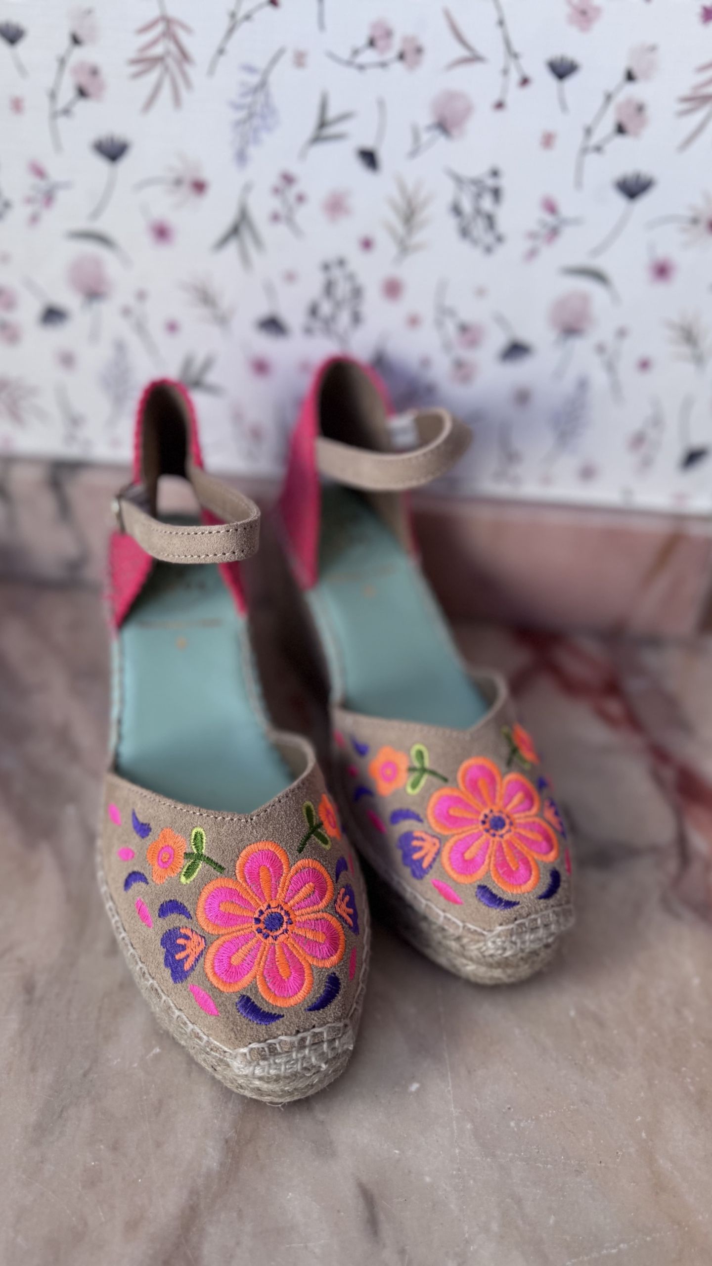 Cuña bordada fluor