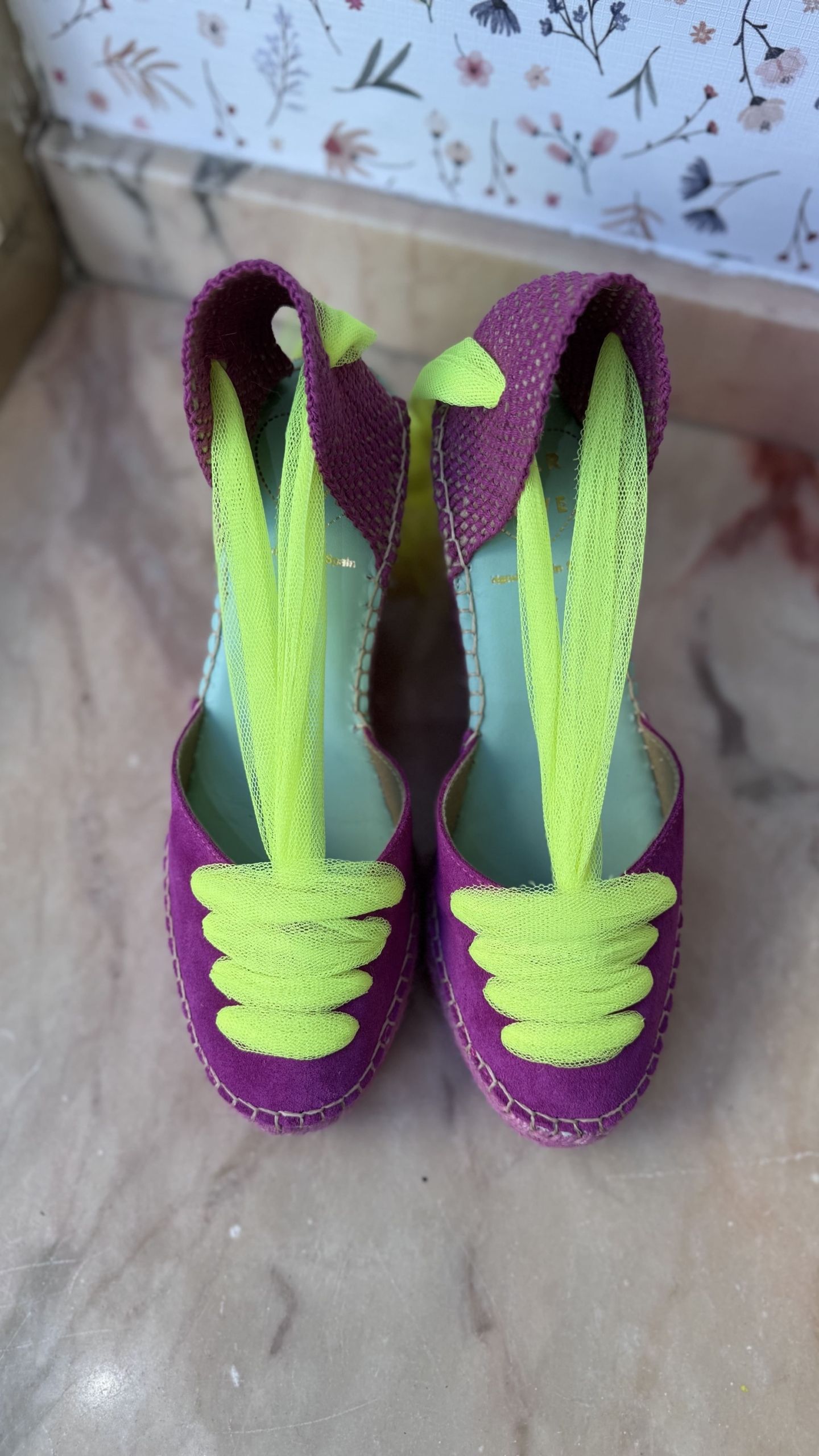 Cuña magenta con cinta amarillo fluor - Imagen 3
