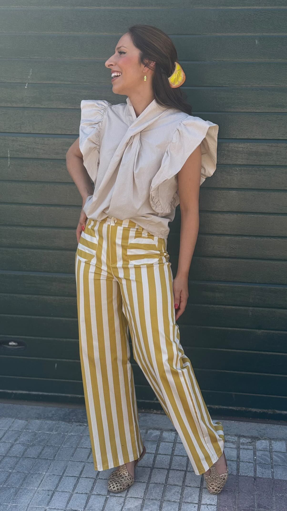 Pantalón rayas amarillas tiro medio
