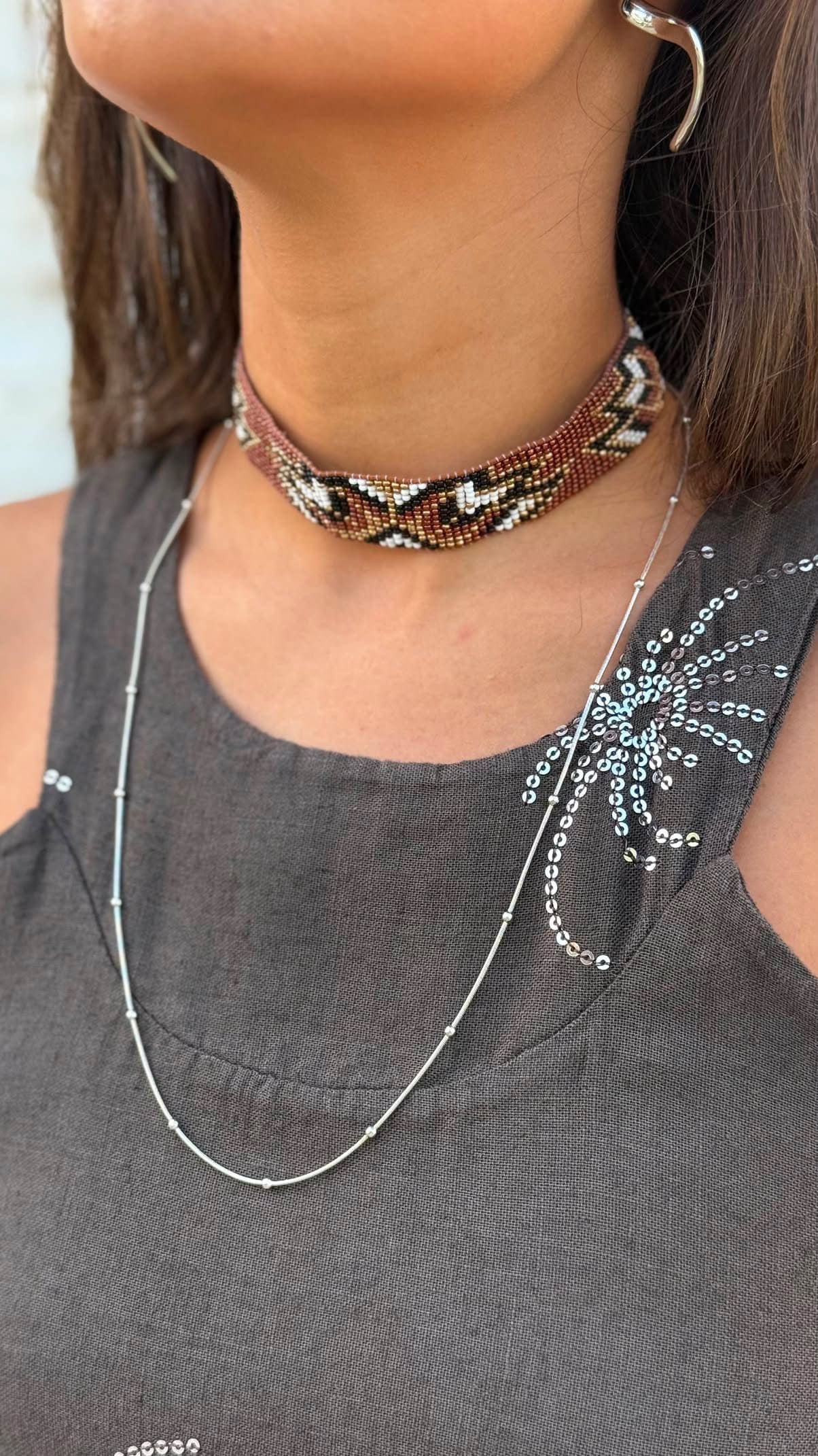Choker marrón