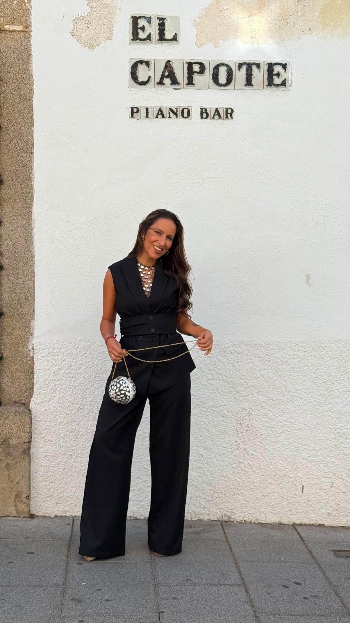 Conjunto chaleco y pantalón negro
