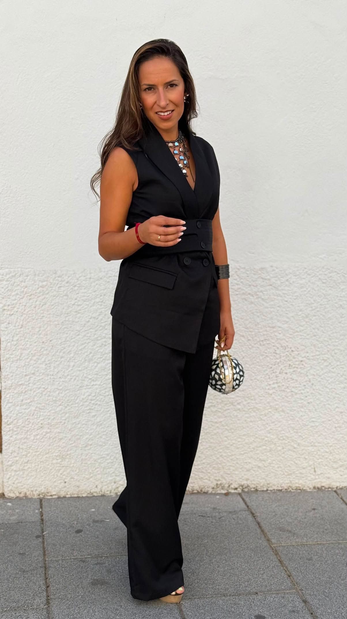 Conjunto chaleco y pantalón negro - Imagen 3