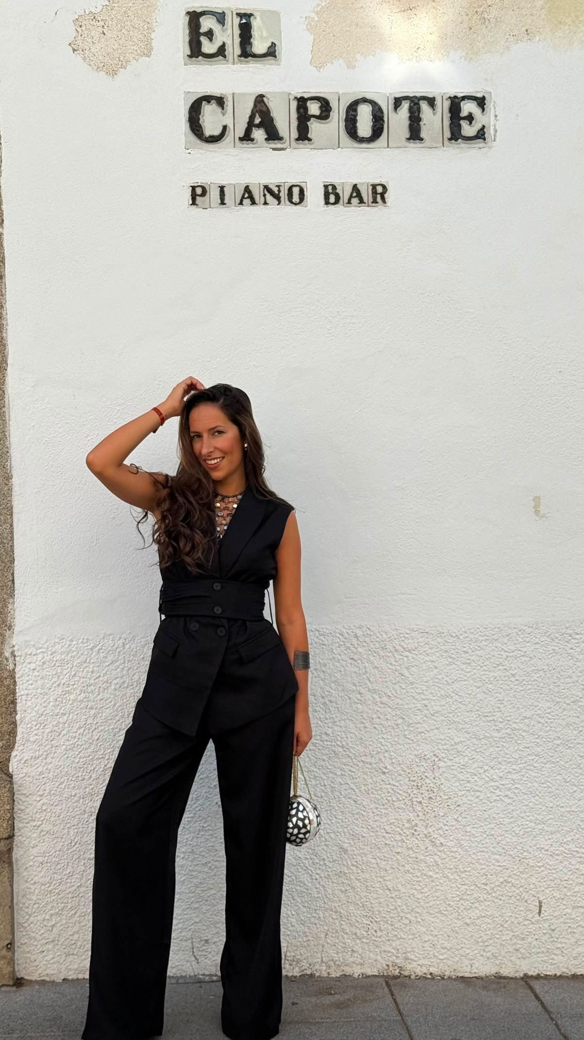 Conjunto chaleco y pantalón negro - Imagen 5