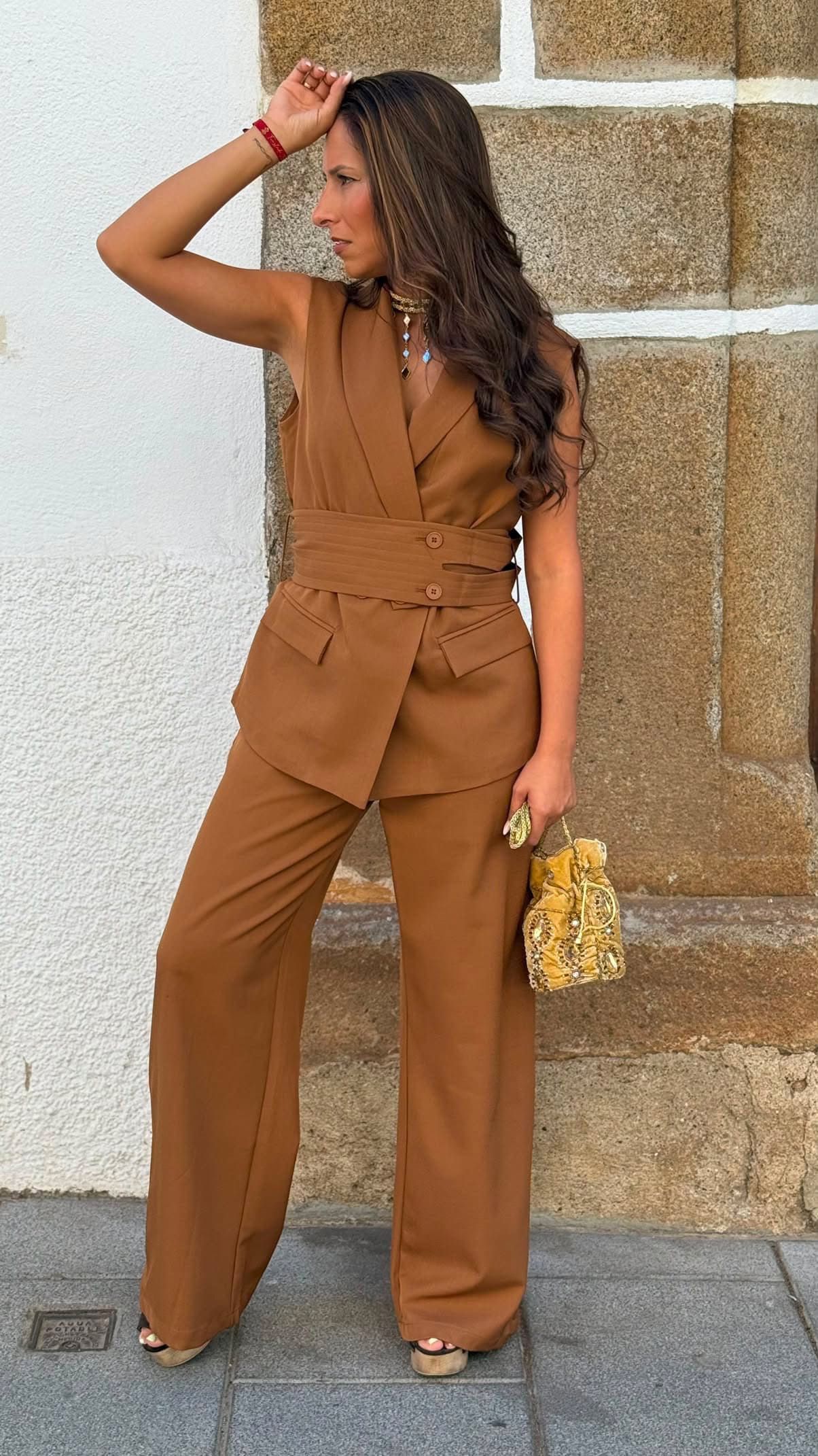 Conjunto chaleco pantalón el capote - Imagen 4